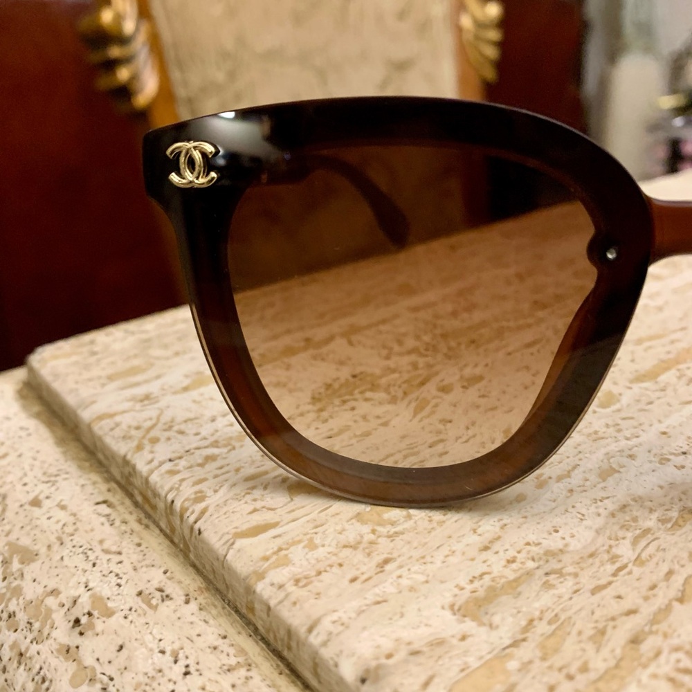 CHANEL Tortoise Shell Sunglasses with Gold Accents - Picture 7 of 8
